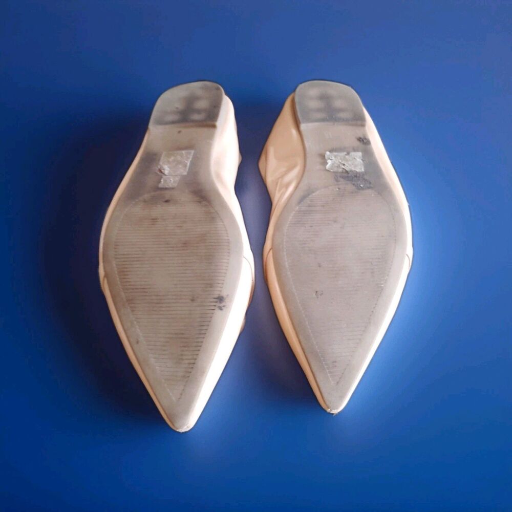 Journee Collection Chain Link Flats - Picture 3 of 3